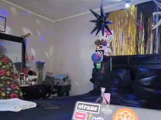 Live cam show with GOODIETIMES
