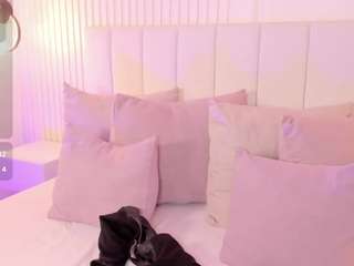 nakyra-bell webcam