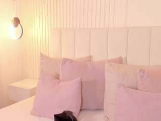nakyra-bell webcam