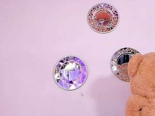 nakyra-bell webcam