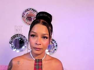 nakyra-bell's live room