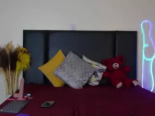 rosesrred8's Live Sex Cam Show