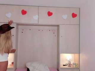 trishamoon Live Webcam on CamSoda