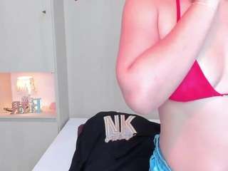 trishamoon Live Webcam on CamSoda