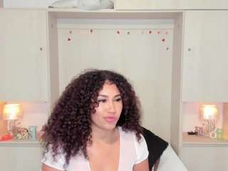 trishamoon's CamSoda show and profile