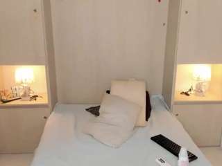trishamoon's live room