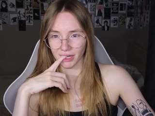 Littlevildevil's cam show statistics and live stream