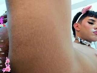 regiina-doll Live Webcam on CamSoda