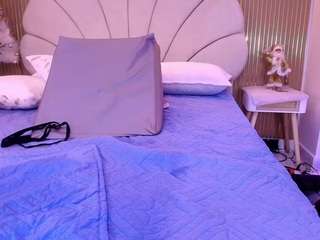 aisha-a's CamSoda show and profile