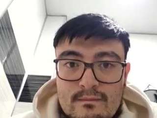 hornyasianman Live Webcam on CamSoda