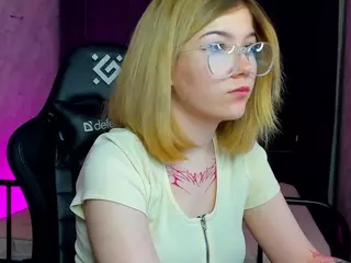 Lau-2's Live Sex Cam Show