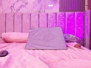 timk-bella live cam preview