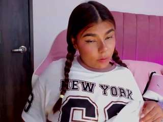 alicethunder's CamSoda show and profile