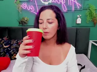 LindaInsatiable's Live Sex Cam Show