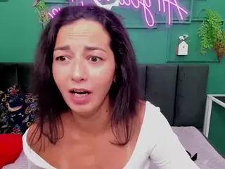 LindaInsatiable's Live Sex Cam Show