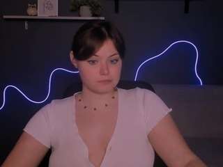 nikol-kitt Live Webcam on CamSoda
