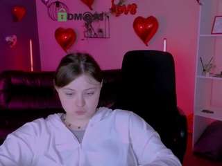 nikol-kitt Live Webcam on CamSoda