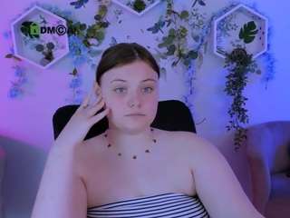 nikol-kitt Live Webcam on CamSoda