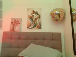 samanta-pink Ass bouncing live webcam