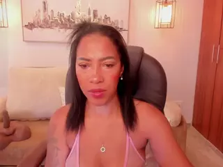 Live cam show with Shantall Wills - Mature on WildCum
