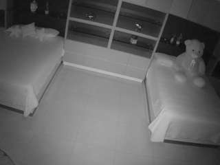 voyeurcam-casa-salsa-versus-room live webcam on Soda Cams