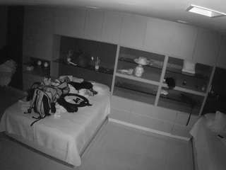 voyeurcam-casa-salsa-versus-room