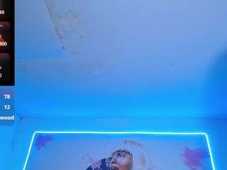 cristal-horny19's CamSoda show and profile