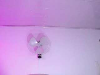 cristal-horny19's CamSoda show and profile