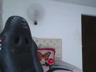 cristal-horny19