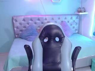 cristal-horny19