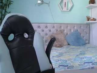 cristal-horny19