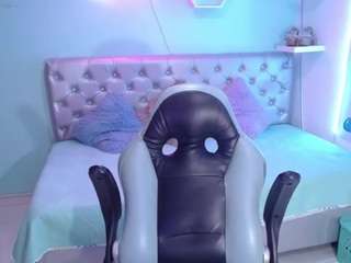 cristal-horny19