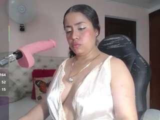 cristal-horny19
