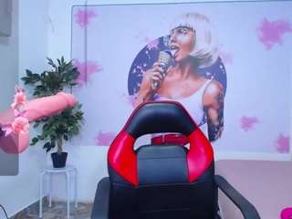 cristal-horny19