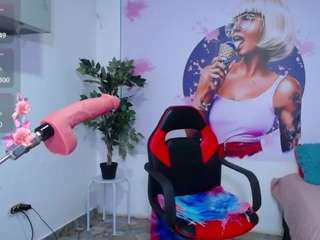 cristal-horny19