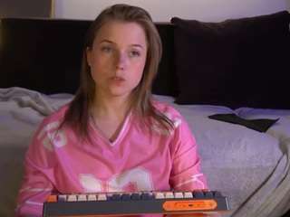 le modèle mary-tone est en webcam porno dans un show sur le site camsoda, il possède les tags suivants: bj,blowjob,toys,thick,strip,smoking,shower,pov,no drinking,natural,lush,lovense,flashing,dildo-or-vibrator,blue eyes,blonde hair,curvy,hd