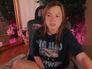 MARY-T live cam preview