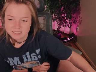 MARY-T live cam preview