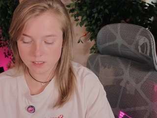 MARY-T live cam preview