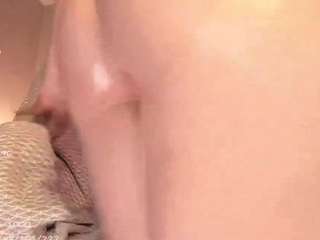 Lilly live cam preview