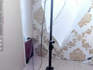 sophia-paris's Live Sex Cam Show