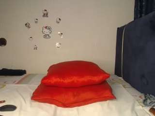 Bella live webcam show