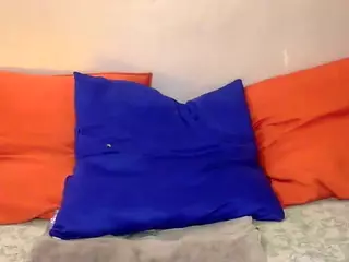 Bella's Live Sex Cam Show