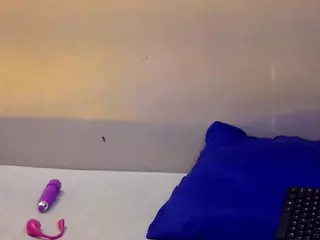 Bella's Live Sex Cam Show