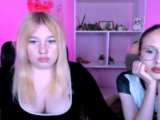juli-kisss webcam model