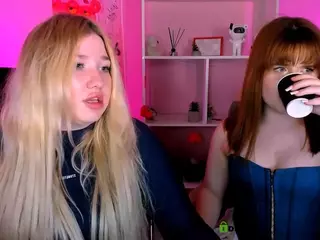 juli-kisss's Live Sex Cam Show