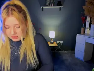 juli-kisss's Live Sex Cam Show