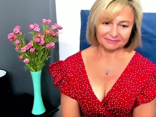 Live cam show with MarieDesire - Mature on WildCum