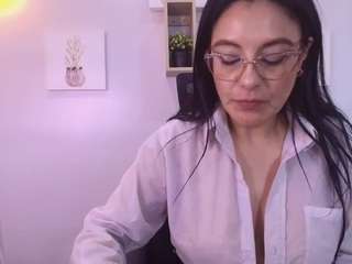 le modèle zuzana21 est en webcam porno dans un show sur le site camsoda, il possède les tags suivants: blowjob,dirty talk,flash,flashing,mature,middle-aged,pov,striptease,hd,milf