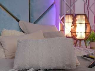 OneLaya live webcam show